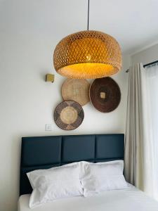 Postel nebo postele na pokoji v ubytování vibes by T one bedroom apartment in Rongai with a pool