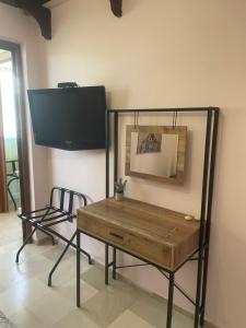 Sjónvarps- og/eða afþreyingartæki á Seaside Argo apartment