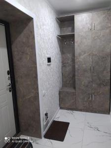 Ванная комната в Квартира-студия в мкр Аэропорт