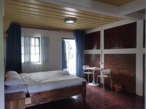 a bedroom with a large bed and a window at 乐居fortunate angle in Luang Prabang