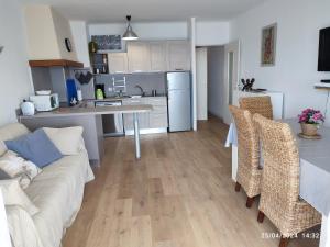 Kuchyň nebo kuchyňský kout v ubytování Guillaumont Apartment