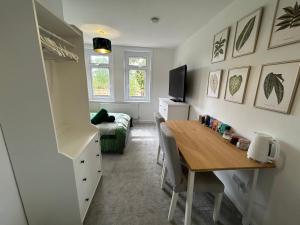 a living room with a dining room table and a desk at Urban Escape Entire Apartment Near Uni and Hospital in Southampton