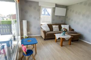 a living room with a couch and a table at Bungalow am Fleesensee in Unter Göhren