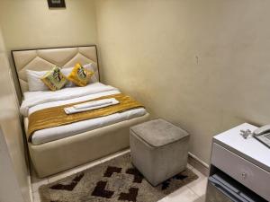 Postel nebo postele na pokoji v ubytování Sugarland Hotel and Suite