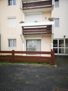 a building with a fence in front of it at Appartement tout confort in Argelès-Gazost