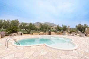 a hot tub in the middle of a patio at Villa Siciliana con piscina privata in Buseto Palizzolo