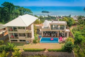 Басейн в Hotel Le Duc de Praslin або поблизу