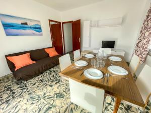 TV a/nebo společenská místnost v ubytování Apartamentos Gandia-Daimuz 3000