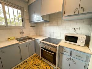 Kuchyň nebo kuchyňský kout v ubytování Apartamentos Gandia-Daimuz 3000