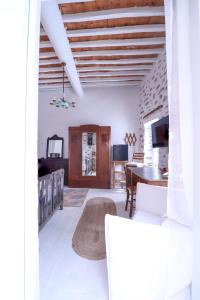 Imagen de la galería de Rustic house in Ano Syros, en Ano Syros
