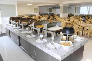 Comida no apart-hotel ou em algum lugar perto