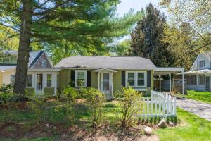 Zahrada ubytování Piccolo Cottage - Great Location - Walking distance to Douglas Beach!