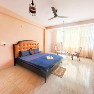 a bedroom with a large bed with a blue blanket at Hotel Vandana stay sec-08 in New Delhi