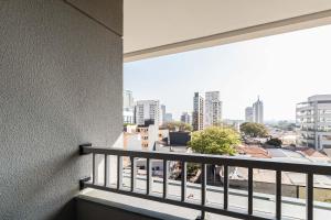 a balcony with a view of the city at Charlie Houx Pinheiros in Sao Paulo