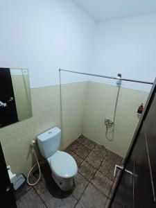 Koupelna v ubytování VI Hotel Bandung + 5 fotografií