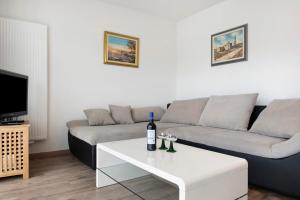 a living room with a couch and a white coffee table at Ferienwohnung Honberg in Tuttlingen