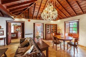 a living room with a couch and a table at Finca Esperanza mit Privatpool, Whirlpool & Sauna in El Paso