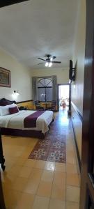 a hotel room with two beds and a television at Hotel Santo Tomás in San José