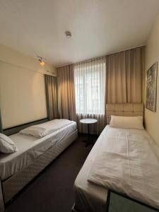 Ένα ή περισσότερα κρεβάτια σε δωμάτιο στο Hotel Monopol City Centre