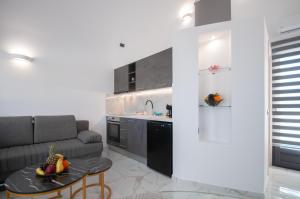 a kitchen with a couch and a table in a room at Elvis’ Home in Fira