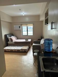 Ένα ή περισσότερα κρεβάτια σε δωμάτιο στο Sunvida Tower Apartment Infront of SM City Cebu