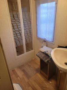 Koupelna v ubytování Charmant mobil-home à 200 m des plages