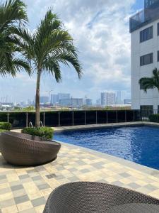 Πισίνα στο ή κοντά στο Aesthetic walking distance to MOA,near NAIA AIRPORT with NETFLIX,MINIVIDEOKE,BOARDGAMES-DUXE3