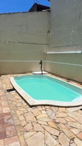 Majoituspaikassa Casa moderna com piscina tai sen lähellä sijaitseva uima-allas