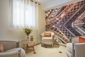 Posezení v ubytování Hotel Beaugrenelle Tour Eiffel