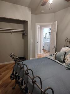 Φωτογραφία από το άλμπουμ του Modern, Newly-Renovated Home in the heart of LAX σε La Crosse