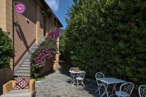 a patio with a table and chairs next to a building at Villino Wanda in Monterosso al Mare