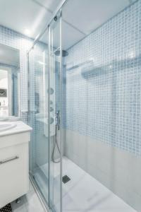 a bathroom with a glass shower and a sink at Luxe appartement 20 - Punta Glea in Playas de Orihuela