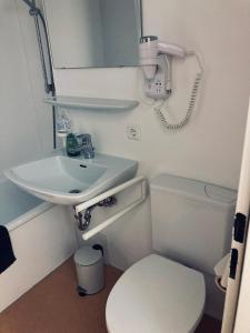 Ένα μπάνιο στο FREE Apartment - Ermstal