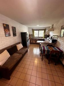 Kuchyň nebo kuchyňský kout v ubytování Apartamentos Otorongo Cuenca Ecuador