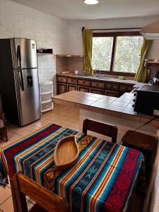 Kuchyň nebo kuchyňský kout v ubytování Apartamentos Otorongo Cuenca Ecuador