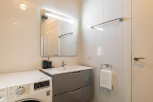 Kúpeľňa v ubytovaní Collblanc Apartment by Olala Homes