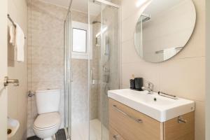 Kúpeľňa v ubytovaní Collblanc Apartment by Olala Homes