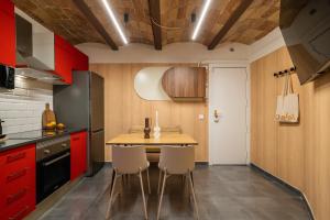Kuchyňa alebo kuchynka v ubytovaní Collblanc Apartment by Olala Homes
