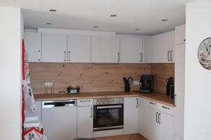 Kuchyň nebo kuchyňský kout v ubytování Ferienwohnung Koldas DG + 6 fotografií