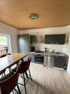Η κουζίνα ή μικρή κουζίνα στο Ferienhaus Gronemann