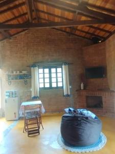 a living room with a large tire on the floor at Chalé Pedra Chanfrada 03 in Gonçalves