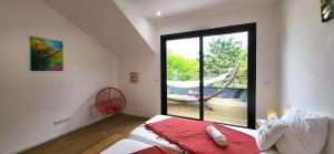Postel nebo postele na pokoji v ubytování Villa L'Alameda Spa Billard Paris Centre 35min + 43 fotografií