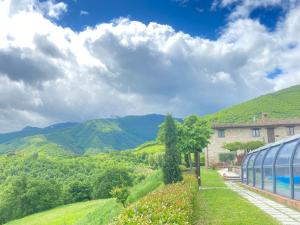 Villa mit Bergblick in der Unterkunft Villa Colticciola Agriturismo Marche in Cagli