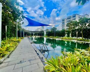 a bench next to a pond in a city at Opus Residences Kuala Lumpur by Luna in Kuala Lumpur