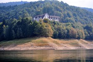 Căpăţîneni-UngureniにあるHotel Valea cu Pestiのギャラリーの写真