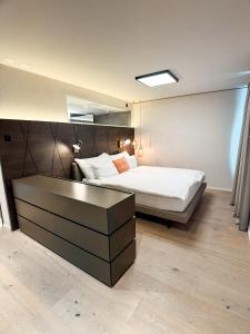 Boutique Hotel Sonne Seuzach客房内的一张或多张床位
