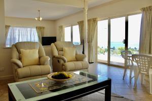 a living room with two chairs and a table at 'villa Marie' Pet-friendly Sea Views Beach in Encounter Bay