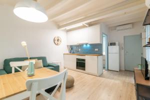 Kuhinja ili čajna kuhinja u objektu Apartment Pontevedra 20m from the beach