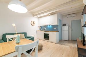 Kuhinja ili čajna kuhinja u objektu Apartment Pontevedra 20m from the beach
