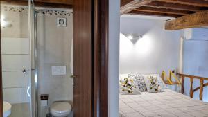 Et badeværelse på Casa Armonia + 6 billeder